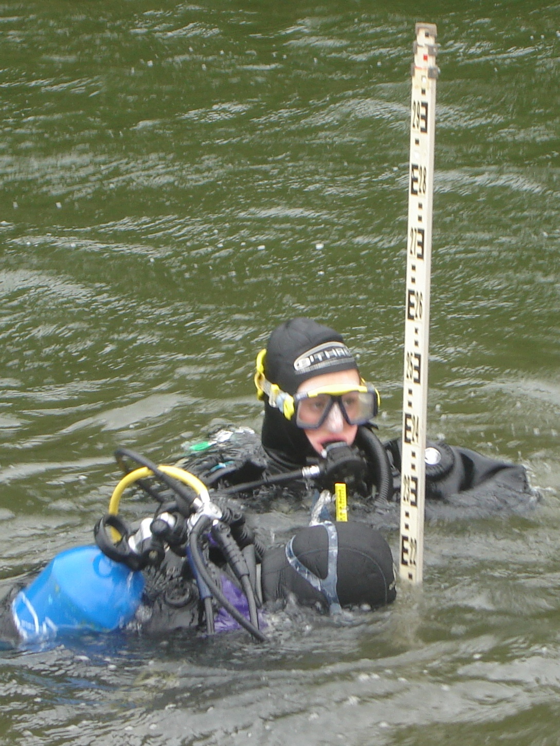 Recording the remains of submerged wrecks at Sharpness